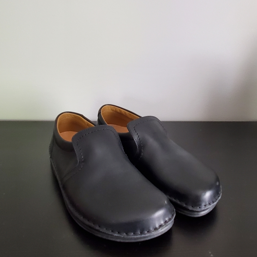 Birkenstock Geniune Leather Clogs (Brand New)